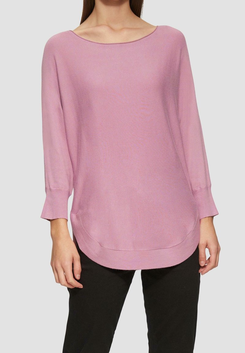 Maglione a maniche lunghe di un rosa chiaro, con un ampio scollo, orlo curvo e polsini a costine. Texture liscia con una vestibilità comoda.