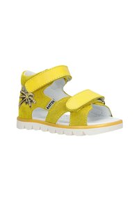Sandali gialli in suede con due cinturini in velcro, suola bianca e accento decorativo in foglia d'oro sul lato. Design aperto per una maggiore traspirabilità.