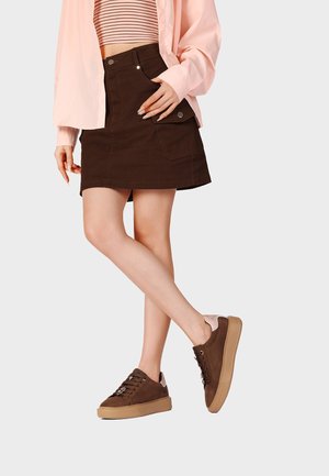 Queen Helena, X35-1 - Sneakers basse - marrone