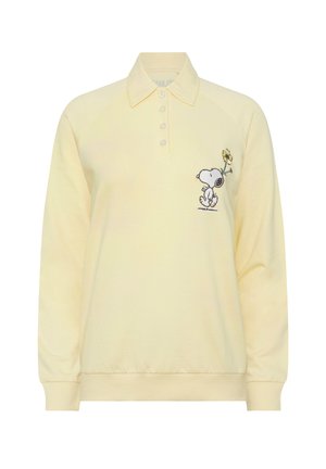 Jasnożółta koszulka polo z długim rękawem, guzikami oraz haftowanym Snoopy trzymającym kwiat na lewej piersi.
