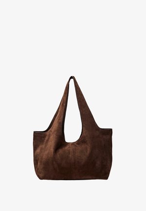 Suedes brown tote taske med et bredt, slaskende design; har to forlængede, rundede stropper og en sømløs krop med minimal syning.