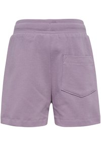 Shorts en coton lilas avec une taille élastique, dotés d'une poche arrière unique et d'une texture simple et lisse. Ourlets au niveau des cuisses.