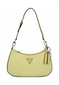 Żółta torebka z materiału syntetycznego o zaokrąglonym kształcie, z czarnymi akcentami wzdłuż krawędzi oraz rączką z łańcuszka. Z przodu znajduje się trójkątne logo i zawieszki w formie breloków.