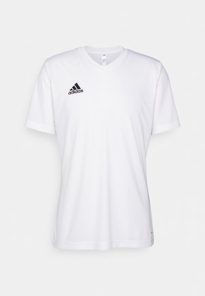 Balts īsajiem piedurknēm sporta krekls, izgatavots no gludas auduma. Iezīmējas ar V veida kakla izgriezumu un melnu adidas logo uz kreisā krūšu rajona. Standarta piegriezums.