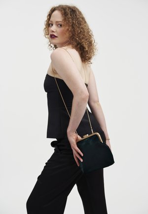 FABLE ENGLAND INTO THE WOODS  - Clutch - woodland green