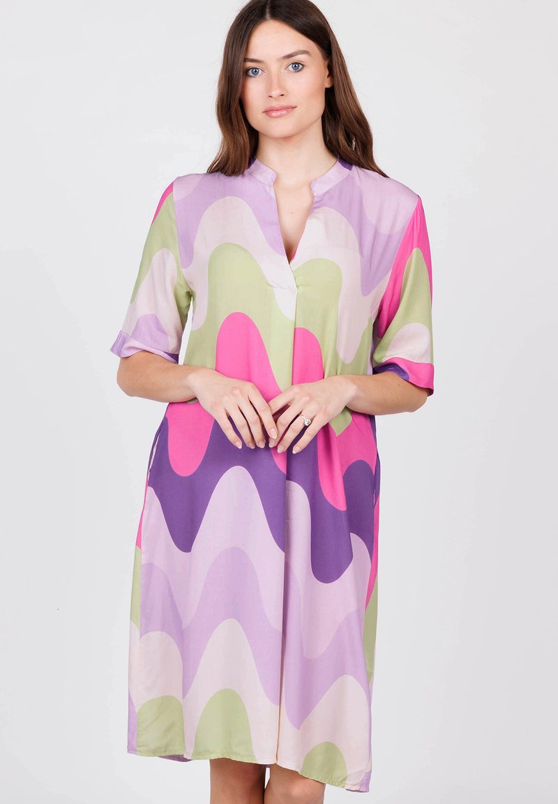 Key Largo WD NOVA V-NECK - Freizeitkleid - lilac