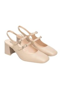 Scarpe beige con tacco a blocco basso, punta quadrata, due cinturini regolabili e finitura in pelle liscia.