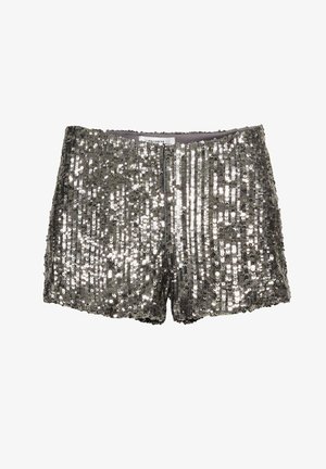 Srebrne šljokičaste kratke hlače s glatkom podstavom, koje sadrže vertikalne redove šljokica i prilagođen dizajn. Kratki kroj i bez vidljivih kopčanja.