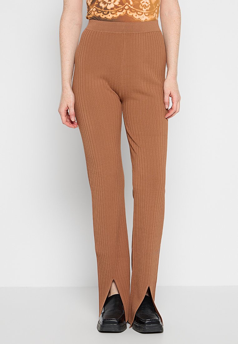 Nanushka Broek bruin