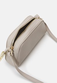 Furla GOCCIA CROSSBODY - Skulderveske - vaniglia