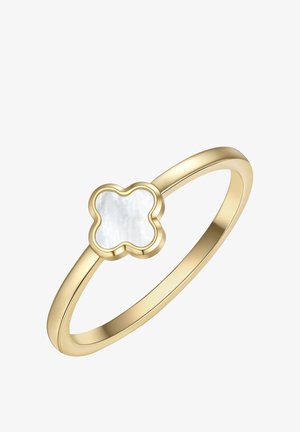 Anillo de banda de oro con una pequeña incrustación lisa en forma de trébol hecha de nácar blanco, colocada en un bisel de oro.