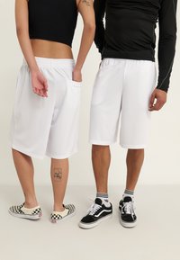 YOURTURN BASKETBALL MESH SHORTS UNISEX - Treniņtērpa apakšdaļas - white