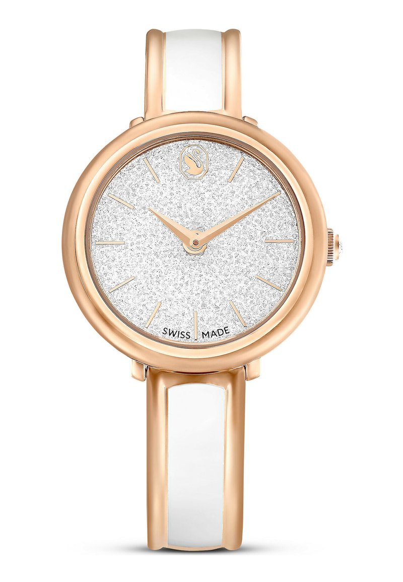 Reloj redondo con caja de oro rosa, esfera plateada brillante, correa de cuero blanca y marcadores de hora minimalistas. Incluye detalle de fabricación suiza.