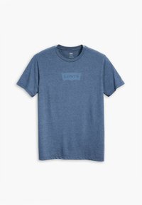Camiseta de algodón azul con escote redondo. Presenta un sutil logo de Levi's en un azul más claro en el pecho. Mangas cortas y corte relajado.