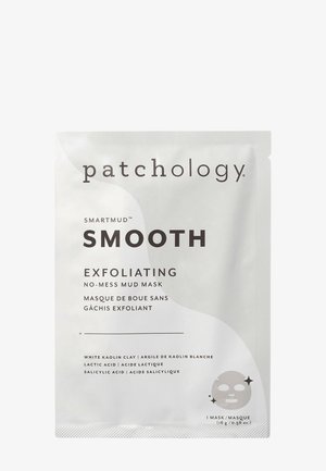Exfolierende muddermaske pakke i hvid, med sort tekst. Indholder ingredienser: hvid kaolinton, mælkesyre, salicylsyre. 16g.