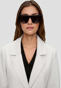 QS - Klasyczny płaszcz