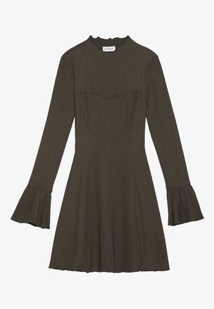 Garais piedurkņu olīvu zaļais kleitas ar pieguļošu augšpusi, plecu platas piedurknes un volānveida apkakli. Tekstūra audums ar nedaudz izplestu svārku.