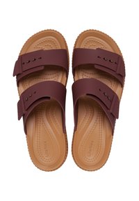 Crocs BROOKLYN BUCKLE - Badslippers - dark clay