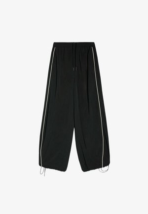 Bershka, TECHNICAL PARACHUTE TROUSERS - Bukser - black