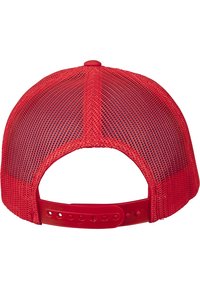 Cappello da baseball rosso con parte posteriore in rete, fascia regolabile e corona arrotondata. Colore rosso uniforme senza motivi o loghi.