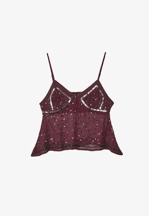 Burgundy camisole med justerbare stropper, der har intrikat broderi og dekorationer, blødt stof og en flæse-design i kanten.