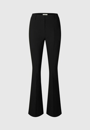 Pantalon noir taille haute, cintré avec une légère évasement en bas, passants pour ceinture et détails de coutures à l'avant sur fond gris clair.