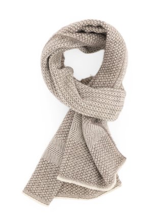 Bufanda de punto beige suave con patrones texturizados de puntos y espigas, doblada y anudada de forma casual sobre un fondo blanco.
