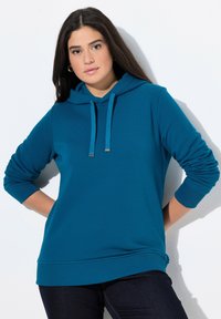 Felpa con cappuccio di colore teal, con maniche lunghe, polsini e orlo a coste, dotata di stringhe con punte metalliche. Tessuto dalla texture liscia.