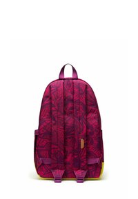 Sac à dos avec un motif vibrant rose et violet, fabriqué en tissu au design texturé. Comprend des bretelles rembourrées et une base jaune contrastante.