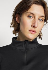 Nike Performance ONE HALF ZIP - Ilgarankovis viršutinės dalies drabužis - black/white