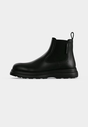 Armani Exchange, MATTE ACTION BOOT - Μπότες - black