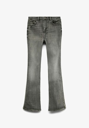 Szare dzwony wykonane z denimu, charakteryzujące się wyblakłym odcieniem, pięcioma kieszeniami, zapięciem na guzik oraz widocznym przeszyciem wzdłuż brzegów.