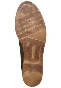 Podešev boty z hnědé gumy s texturovanými drážkami a značkami. Obsahuje označenou sekci značky a design s špičatou špičkou.