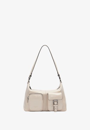 Beżowa skórzana torba na ramię o gładkim wykończeniu, z przednią kieszenią na zamek błyskawiczny, regulowanym paskiem i akcentami w srebrnym odcieniu.