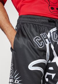 New Era MLB CHICAGO WHITE SOX LARGE LOGO SHORT - Pantaloncini sportivi - black
