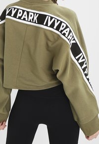 Ivy Park Sudadera - olive