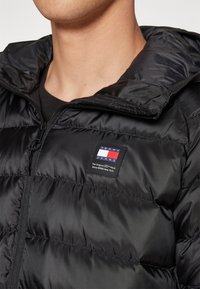 Tommy Jeans HOODED JACKET  - Páperová bunda - black