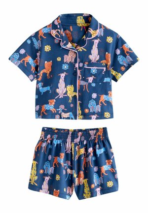 Modrý pyžamový set s krátkym rukávom s farebnými potlačami psov a kvetov, vrchný diel so zapínaním na gombíky a vreckom, a šortky s elastickým pásom.