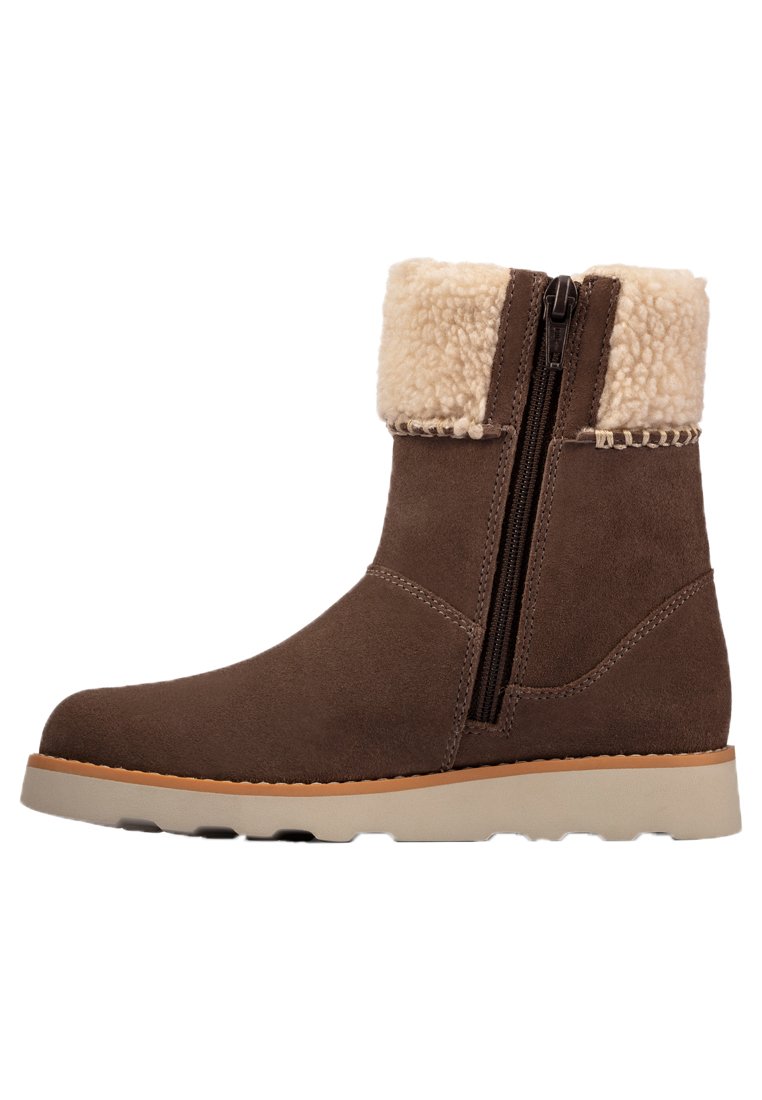 Clarks CROWN LOOP - Botas para la nieve - walnut suede/marrón - Zalando.es