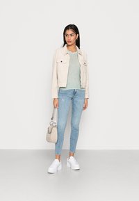 ONLY ONLSUNNY - T-shirt básica - harbor gray