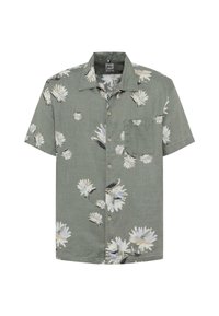 Kurzarm-Hemd mit Knopfverschluss aus grünem Stoff, das mit einem floralen Muster in Weiß und Beige verziert ist. Linke Brusttasche, lockere Passform und neutrale Töne.