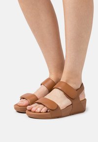 FitFlop - LULU ADJUSTABLE BACK STRAP - Sandaletter med kilklack - light tan Miniatyrbild 1