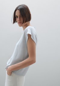 Massimo Dutti LLIGHTWEIGHT RIBBED - T-shirt basic - light blue
