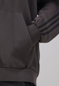 Thumbnail Image 8
