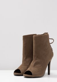 New Look Stivaletti con tacco - khaki