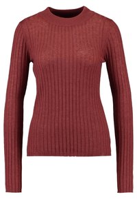 Ribbel trui in bordeauxrood, lange mouwen, ronde halslijn, gemaakt van lichtgewicht materiaal met een zachte textuur en een getailleerd ontwerp.
