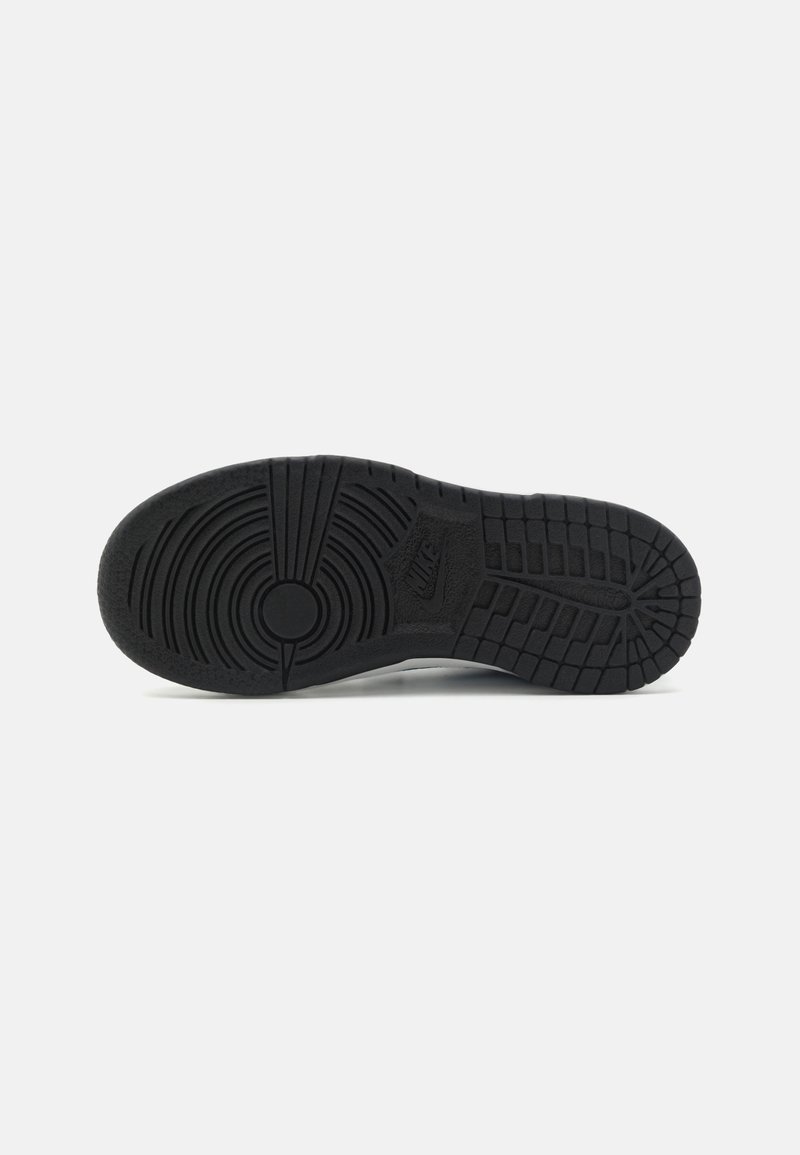 dunk low black ps