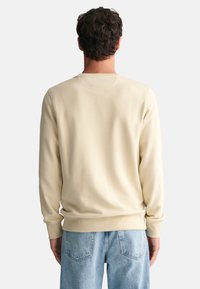 GANT SHIELD C NECK - Sweatshirt - silky beige
