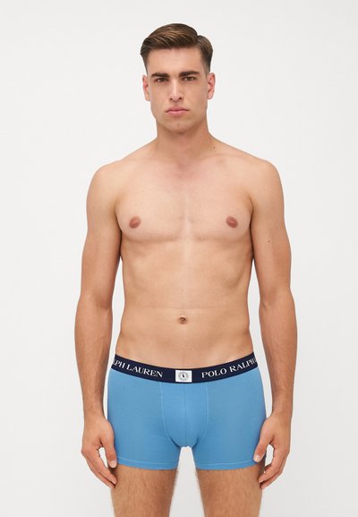 Boxeri pentru bărbați, de culoare albastră, confecționați din bumbac, cu un brâu navy pe care se află logo-ul "Polo Ralph Lauren". Design ajustat, textură netedă.