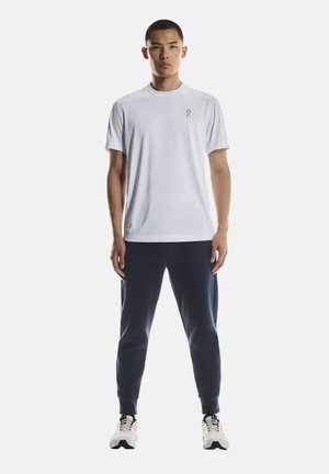 - Spodnie treningowe